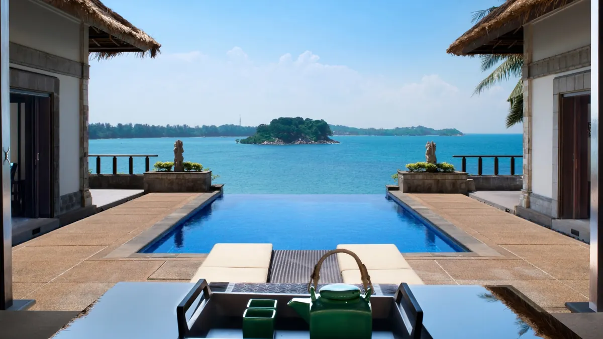 Banyan Tree Bintan infinity pool villa